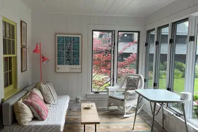 Image de Adorable petite maison d'hôtes récemment rénovée sur la sereine et belle Halls Bay.