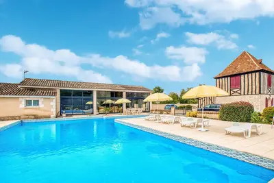 Image de Maison confortable à Gardonne avec WiFi