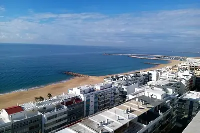 Image de Conforto- Rénové, confortable, vue magnifique sur la mer et la ville.