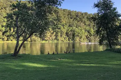 Image de White River Fishing Lodge, surplombant la rivière avec atterrissage privé et rampe de mise à l'eau