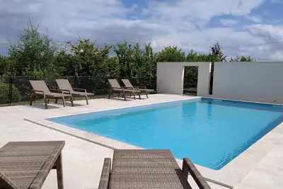 Image de La Lambrusca, Charme et Piscine, 4p en Périgord, 100m2