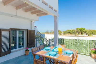 Image de Villa Laura - Villa vue mer - à 50 mètres de la plage - Wifi