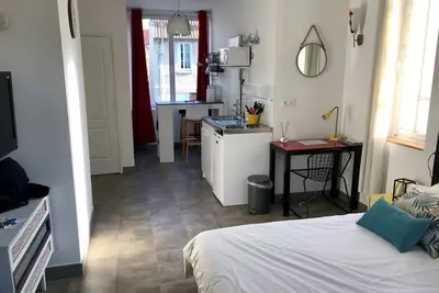 Image de Grand studio dans un cottage urbain - Sationnement gratuit et aisé