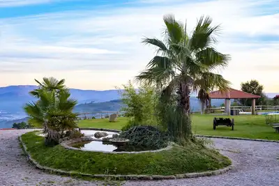 Image de Maison de vacances avec piscine privée.