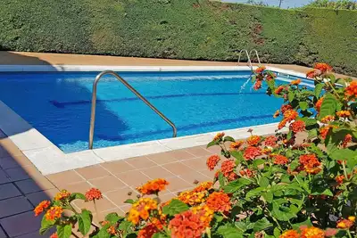 Image de Con piscina en residencia muy tranquila