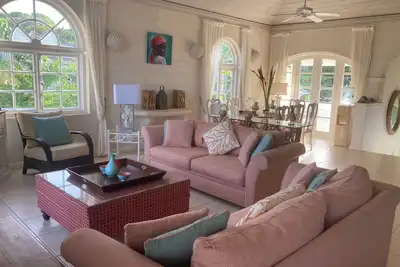 # 34 Forest Hills. Une superbe villa de 4 chambres avec une vue imprenable