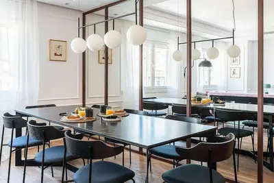 Image de Huge 4 bed/4bathensuite, same block as gaudi house