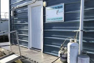 Image de Reel Therapy 2 - Péniche récemment rénovée dans la marina de Venise avec Prime Dockage