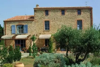 Image de Gite climatisé près Perpignan, maxi 9 Pers. , Jardin arboré, Piscine 5x10, wifi