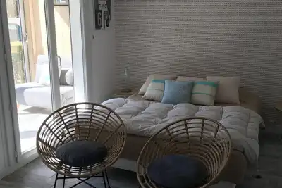Image de Joli Studio refait à neuf à 50 m de la mer dans résidence privée