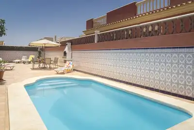 Villa Bondo: 6 personnes. Piscine chauffée privée, Wifi, barbecue, à proximité des commodités