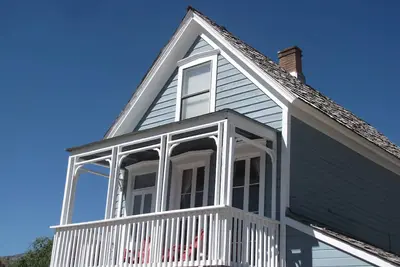 Image de Une escapade dans une ville fantôme: paix, calme et confort sur la route la plus isolée d'Amercia