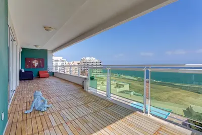 Image de Seafront Apartment with Pool, Upmarket Complex