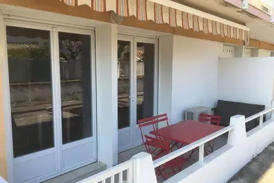 Image de 2 pièces rive droite en Rdc terrasse, clim et parking