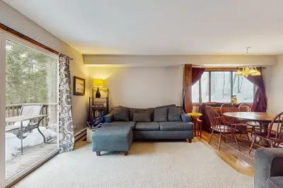 Image de Condo tranquille w / une cuisine complète et des vues sereines - à proximité des activités de la région!