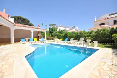 Image de Villa spacieuse avec piscine privée