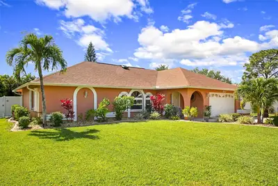 Image de Nouvelle Liste - Espace véranda spacieux. Piscine et spa chauffés. Exposition occidentale!