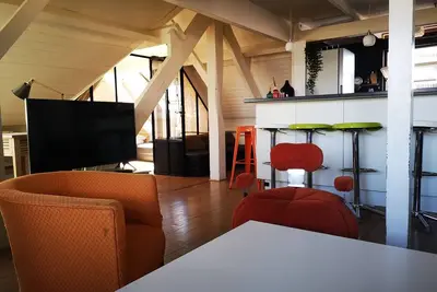 Image de Bel appartement atypique vue mer, phare et toits de Biarritz