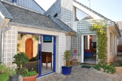 Maison à 100m de la mer avec Wifi, place Ste-Anne à Tregastel