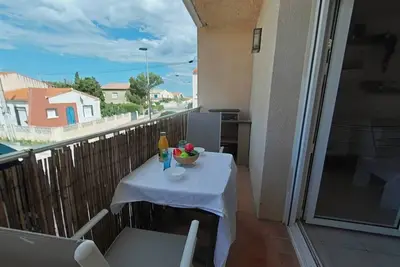 Image de T2 à 200m de la plage avec balcon