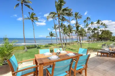 Image de Maison de luxe en bord de mer, à quelques pas de la plage, à proximité du golf et des restaurants