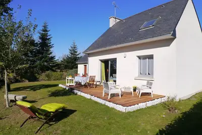 Image de Cette belle maison de vacances se trouve à seulement 200 mètres de la longue plage de sable de Mousterlin.