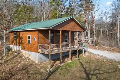Image de Brand New cabine w / baignoire à jets 2 personnes en maître, cheminée. Près de la rivière Buffalo