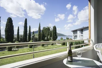 Image de Appartement Fiordaliso avec terrasse donnant sur le lac d'Iseo, 4 lits, 2 salles de bains