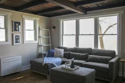 Image de Cottage Nouvellement RÉNOVÉ Au Bord De L'Eau