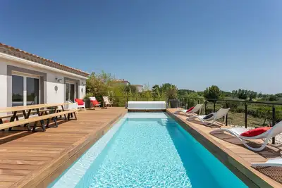 Image de Villa avec piscine chauffée face au golf Saint Thomas, plages à 15minutes