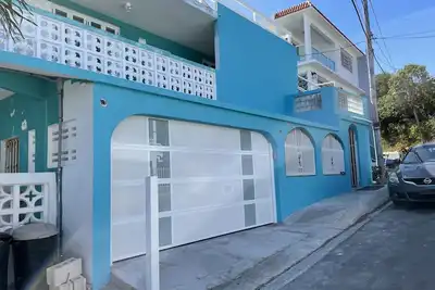 Image de Superbe vue sur l'océan Villa avec terrasse sur le toit - parfait emplacement (unité à l'étage)