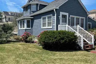 Image de 1 pâté de maisons de la maison de plage disponible la semaine du 4 juillet