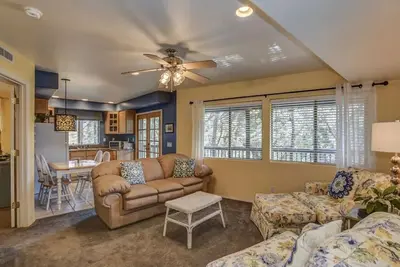 Image de Cabine familiale dans les pins