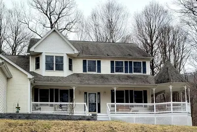 Colonial spacieux sur 2 acres