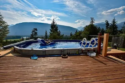 Image de Piscine, désert; vue sur les montagnes, le lac, la rivière; bain à remous, sauna; intimité; sentiers! !