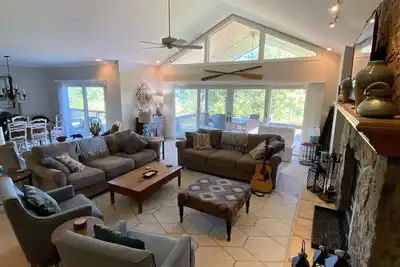 Image de Greers Ferry Lakefront maison avec terrasse fabuleuse