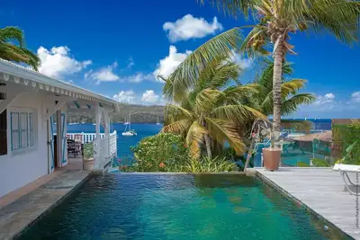 Image de Vue Panoramique baie, Pieds dans l'eau, Ponton, Piscine, Villa coloniale luxe