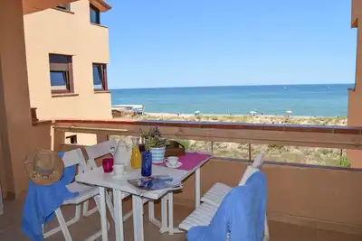 Image de Appartement en face de la plage - Deux chambres doubles. - Parquing en piscine