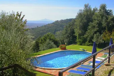 Image de Cottage à Cortona avec Piscine et Vue