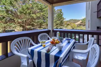 Image de Appartement rénové près des plages et du marché, 2 chambres, terrasse, parking, Wifi inclus