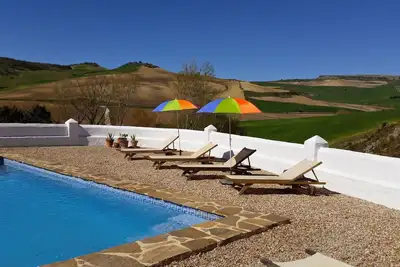 Image de Maison de campagne traditionnelle avec piscine près de Ronda la Vieja