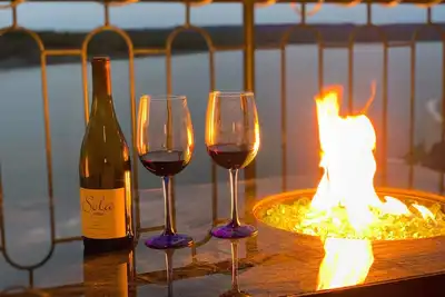 Image de Serene Lake View Villa à l'île sur le lac Travis