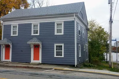 Image de 3 chambres à coucher au bord de l'eau pittoresque