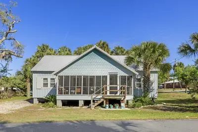 Image de Petes Retreat 3 chambres à coucher 1. Location de 5 salles de bain avec accès direct au kayak de plage