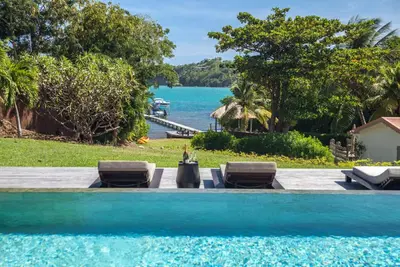 Image de Villa de prestige les pieds dans l'eau (Mqfr08)