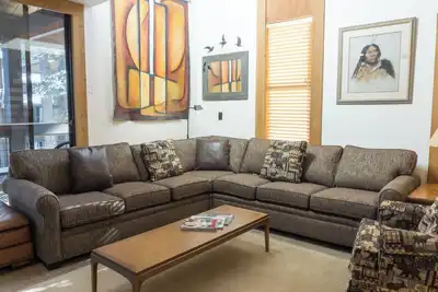 Image de Grande, mise à jour Condo Walk to Village