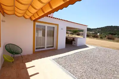 Image de 1 suite avec salon et cuisine
