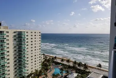 Image de Belle et spacieuse vue sur la mer 2/2 Condo situé sur la plage