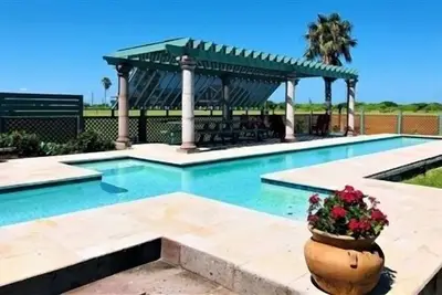 Image de Laguna Rest, trois chambres, 2 salles de bains. Piscine privée. Vue sur l'eau.