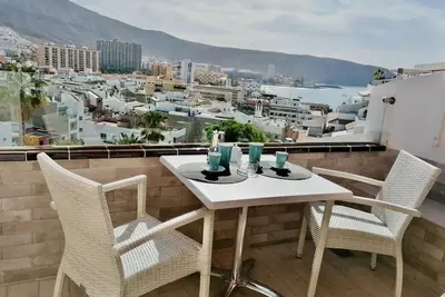 Image de Studio rénové et bien équipé, idéal pour les couples, vue sur la mer, wifi gratuit